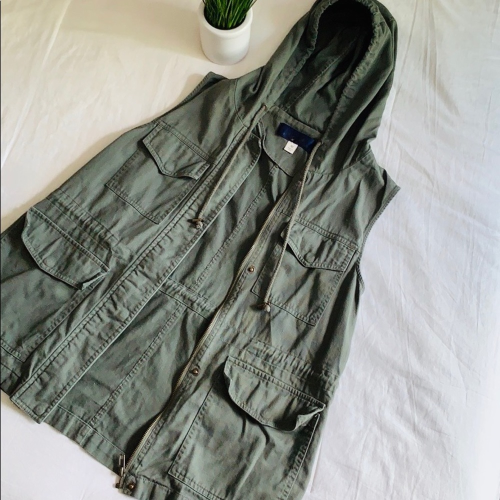 Francesca’s Army Green Vest